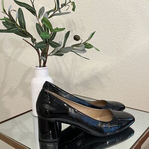BLACK PATENT PUMPS, Size EU 40 US 9